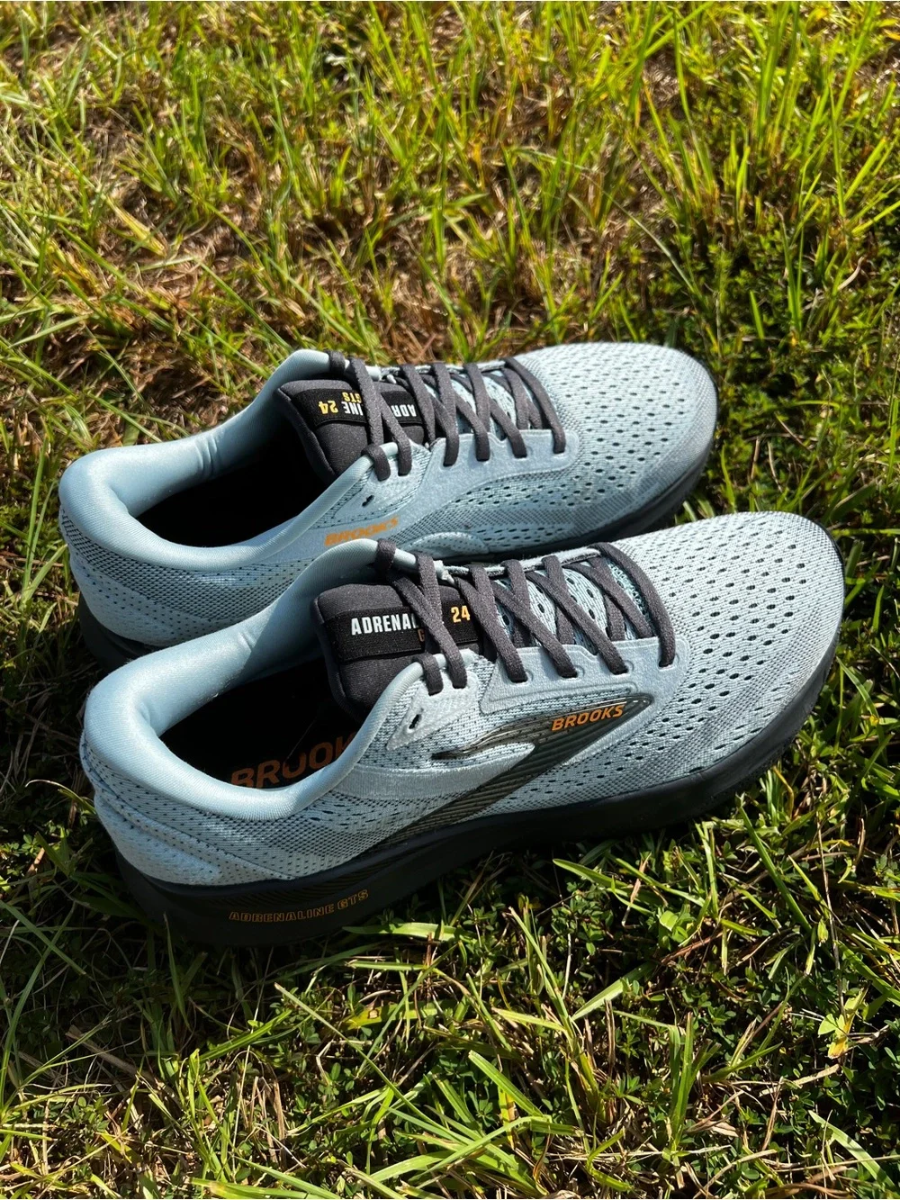 CLEAN Brooks size 9.5 Mens Adrenaline GTS 24 Sky Blue Running shoes